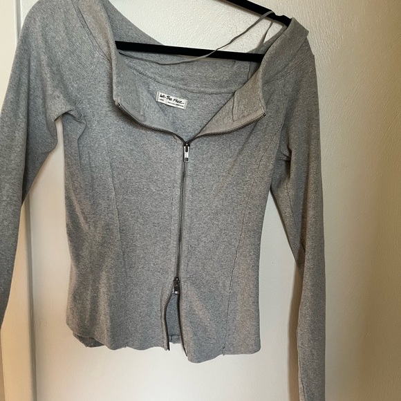 We The Free Off-Shoulder Light Gray Sweater - Picture 3 of 6